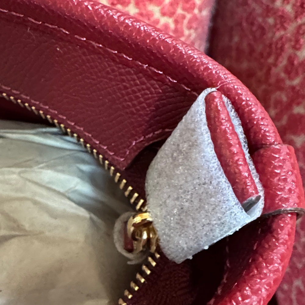 COACH CHERRY TOTE - Picture 7 of 11